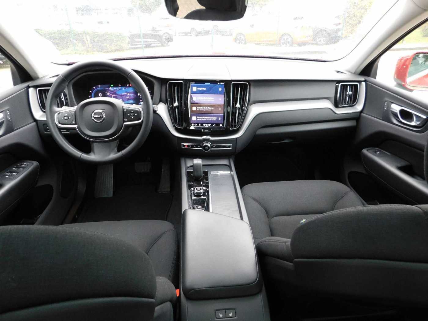 Volvo  Momentum Pro 2WD