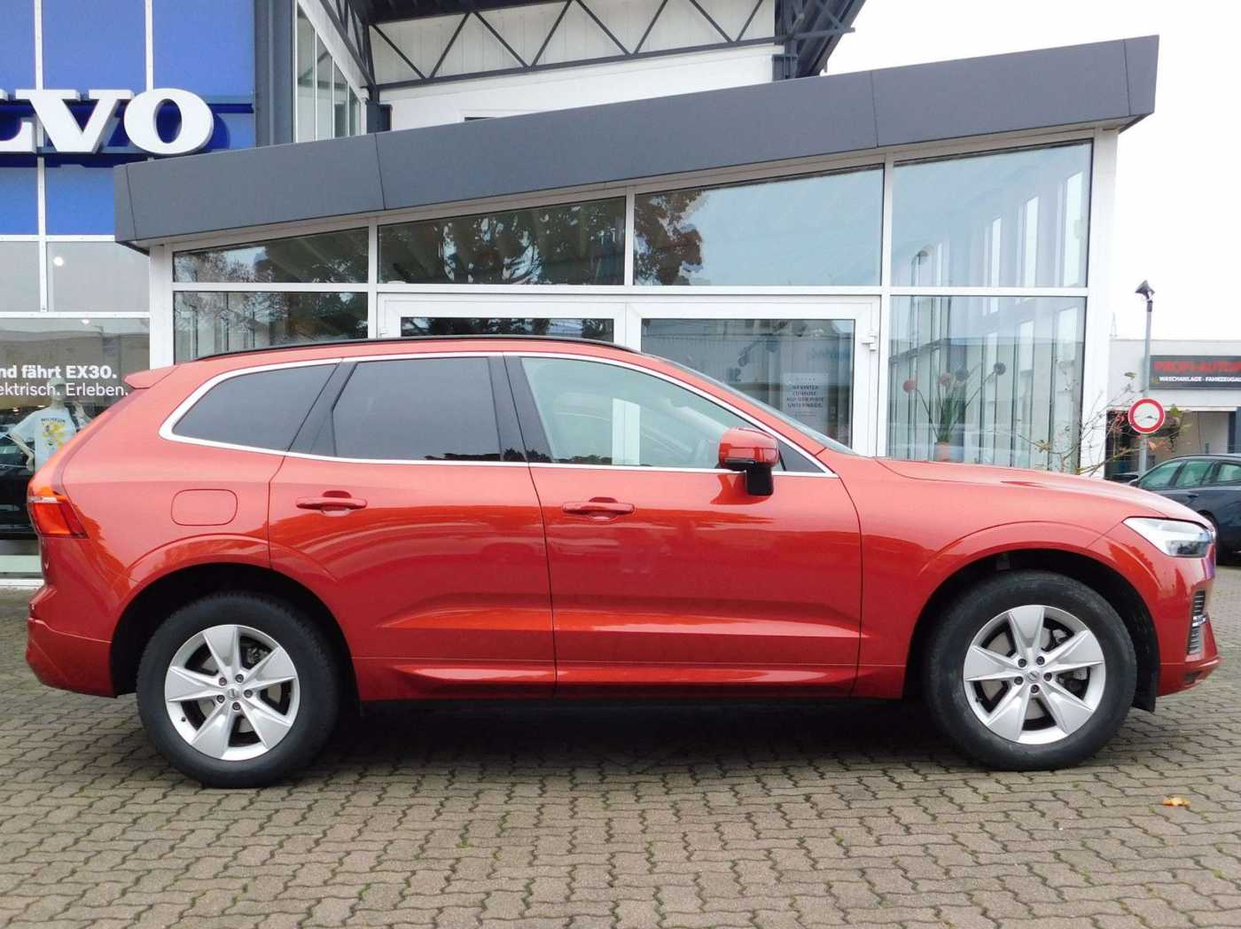 Volvo  Momentum Pro 2WD