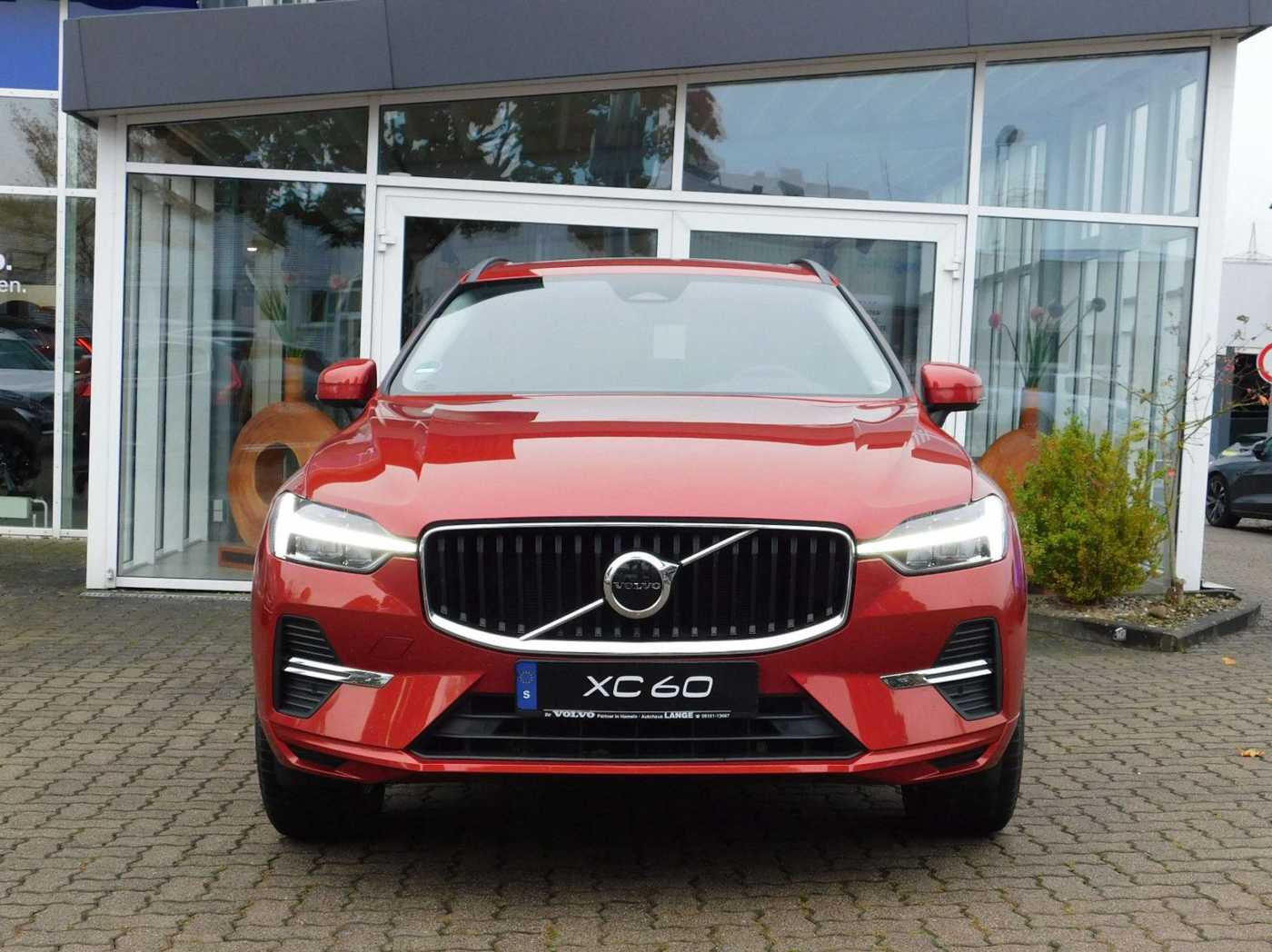 Volvo  Momentum Pro 2WD