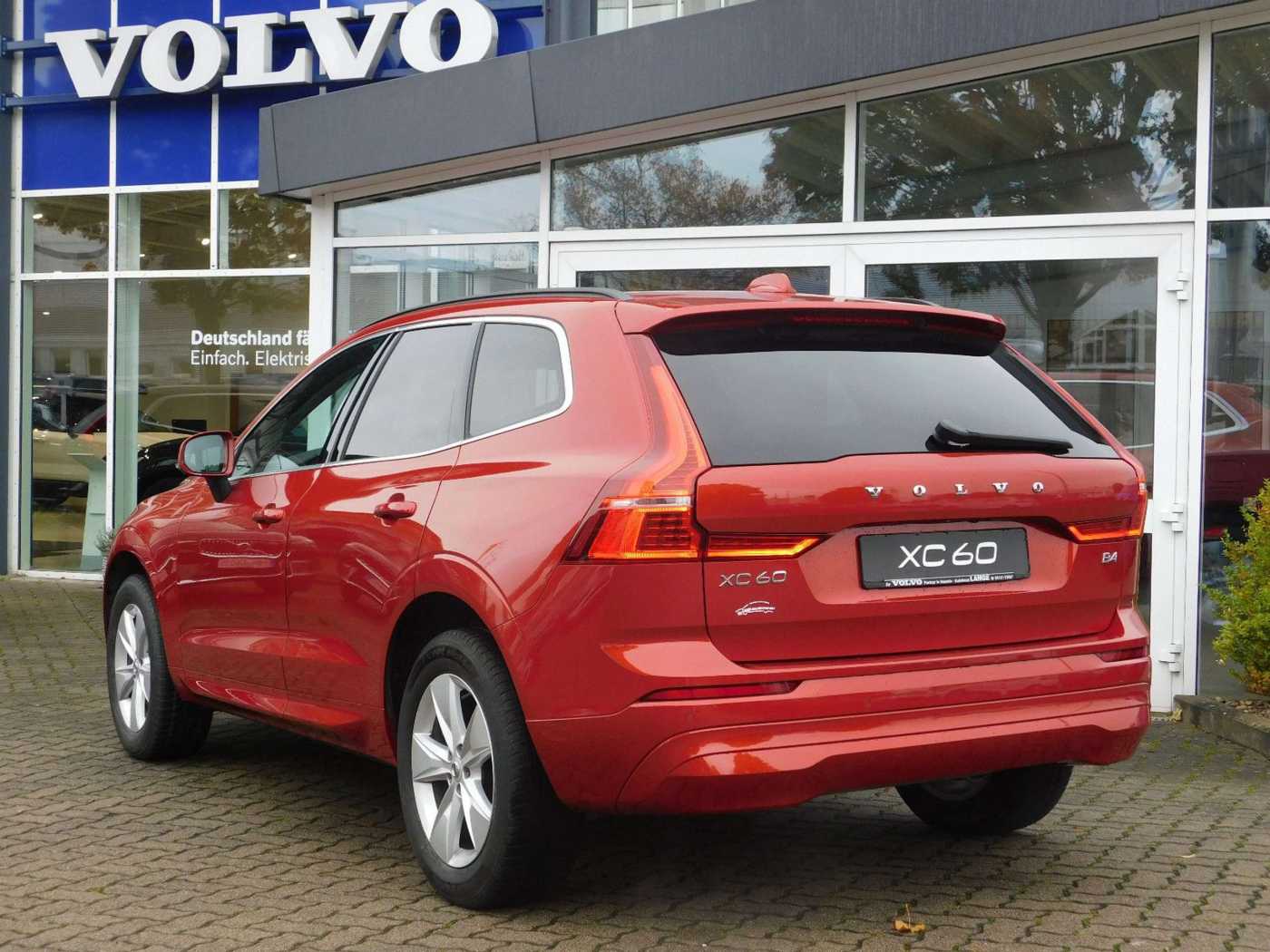 Volvo  Momentum Pro 2WD