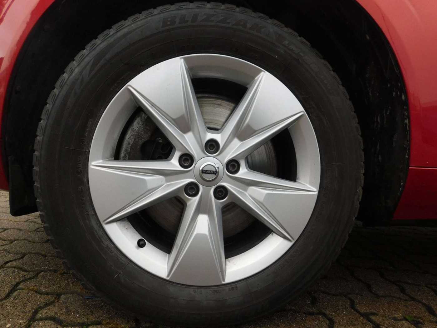 Volvo  Momentum Pro 2WD