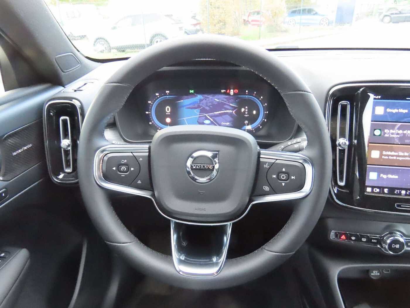 Volvo  Plus Dark 2WD