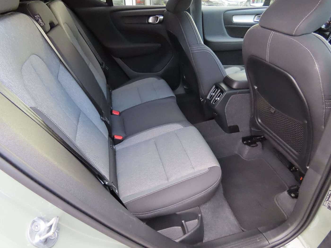 Volvo  Plus Dark 2WD