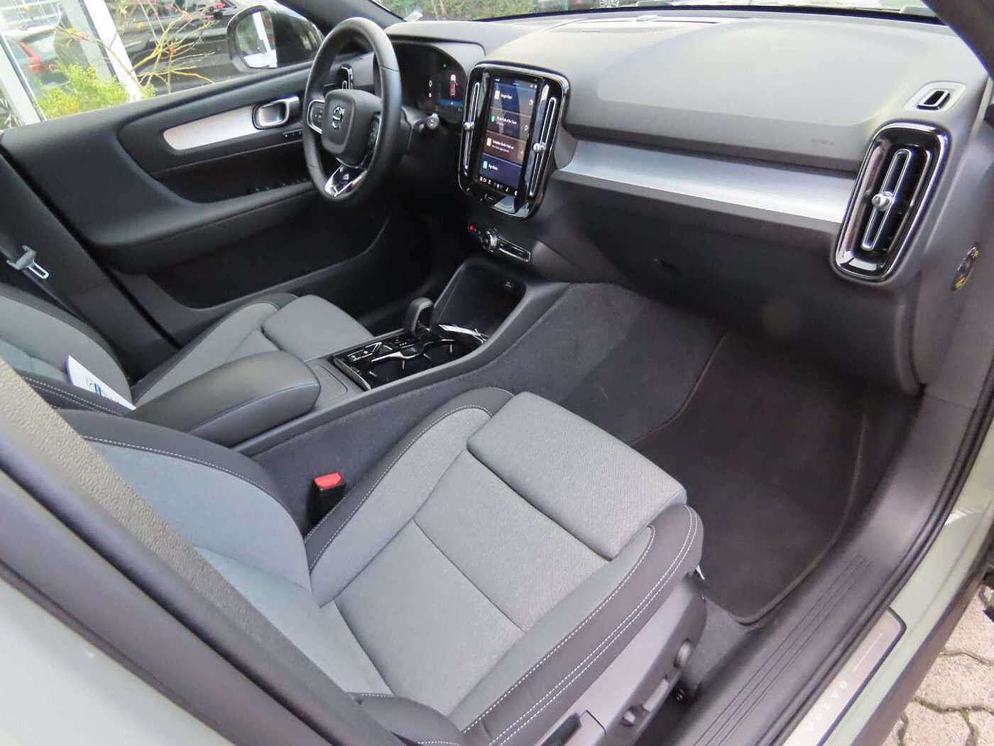 Volvo  Plus Dark 2WD