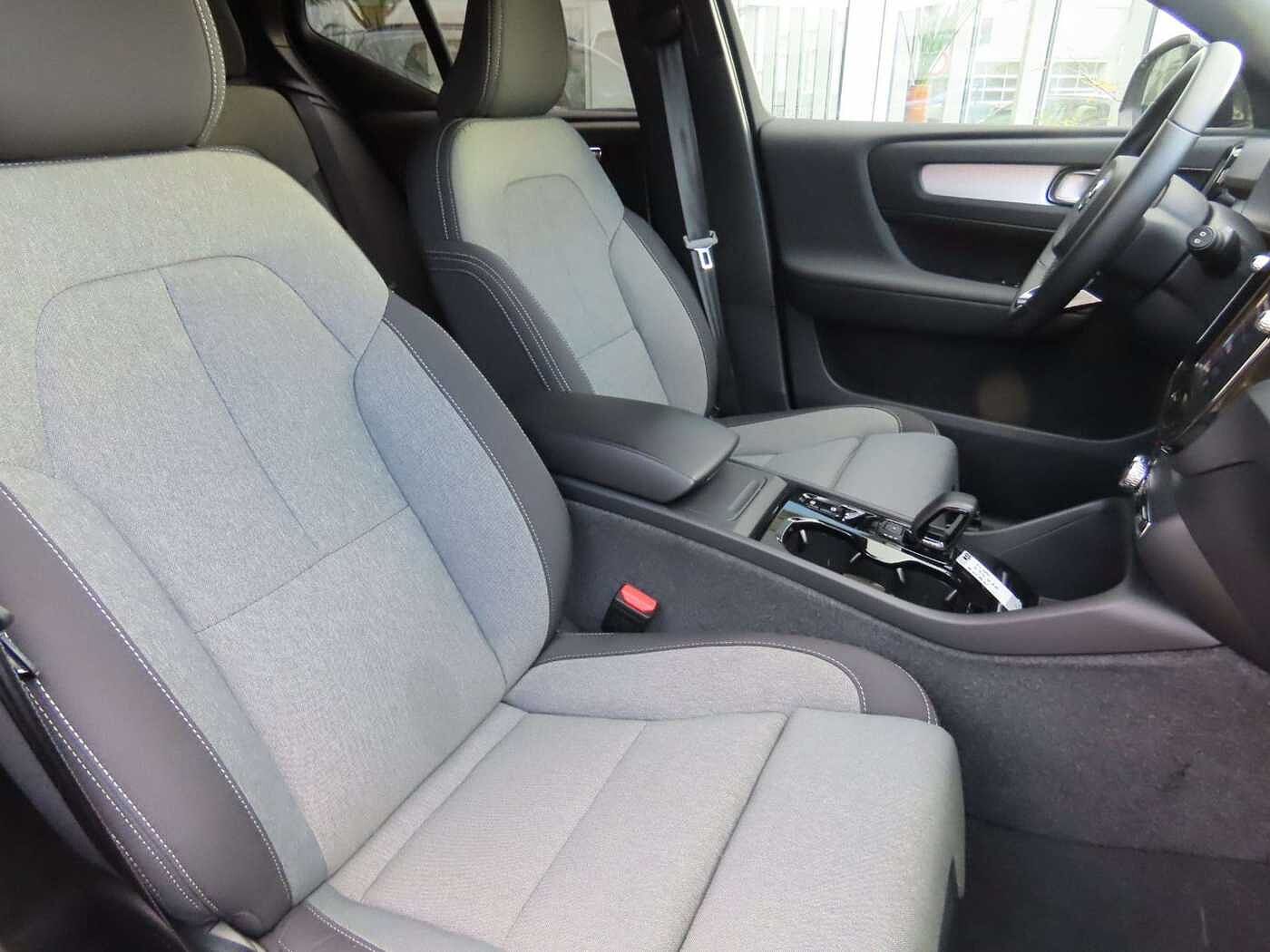 Volvo  Plus Dark 2WD