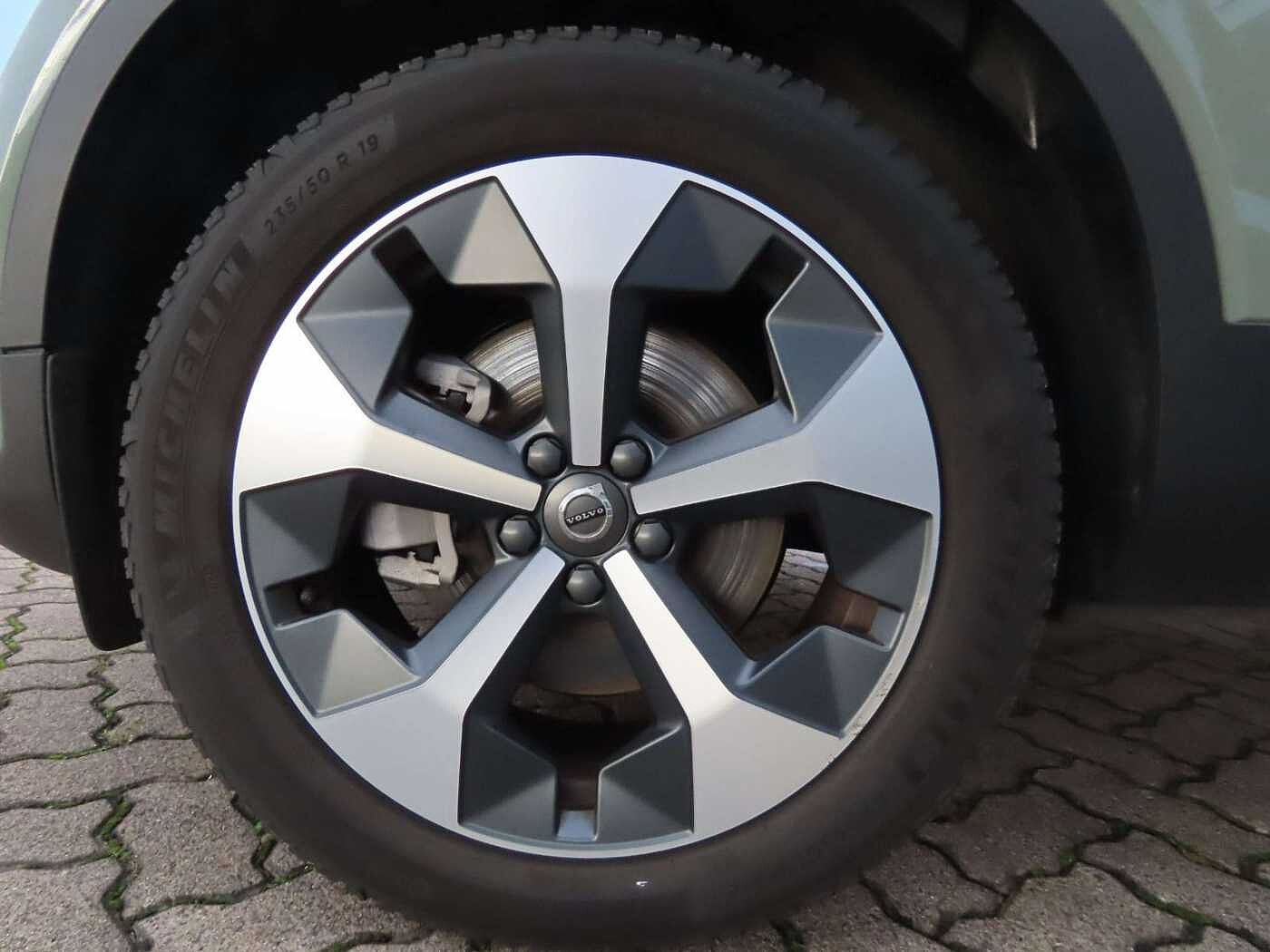 Volvo  Plus Dark 2WD