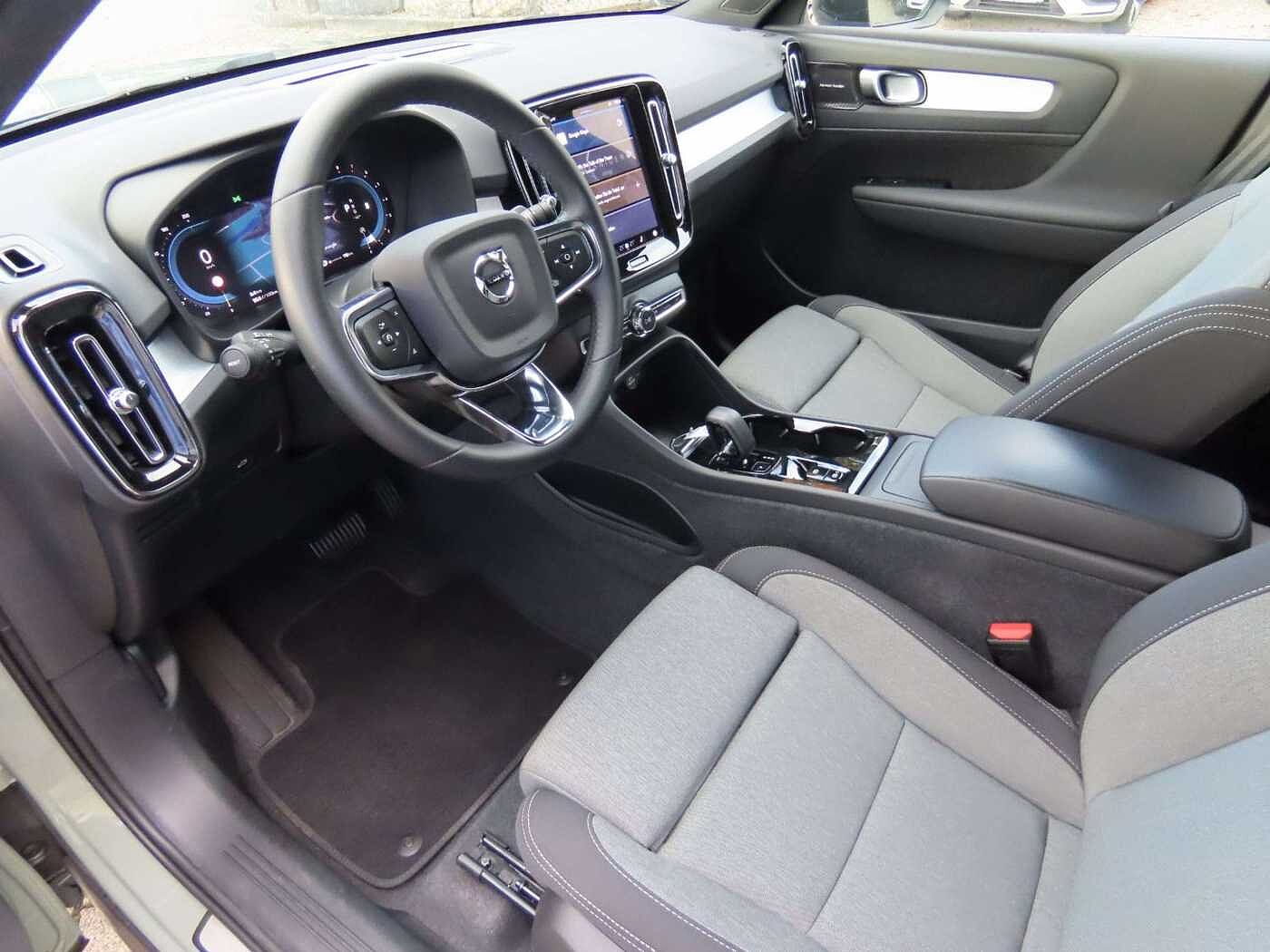 Volvo  Plus Dark 2WD