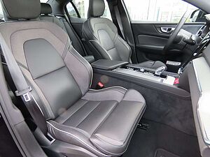 Volvo  Lim. Plus Dark AWD