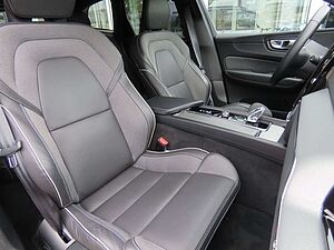 Volvo  Plus Dark AWD