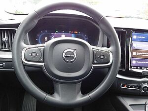 Volvo  Momentum Pro 2WD