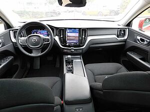 Volvo  Momentum Pro 2WD