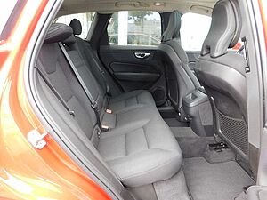 Volvo  Momentum Pro 2WD
