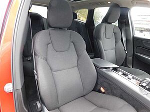 Volvo  Momentum Pro 2WD