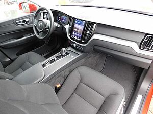 Volvo  Momentum Pro 2WD