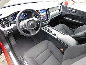 Volvo  Momentum Pro 2WD