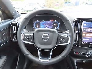 Volvo  Plus Dark 2WD