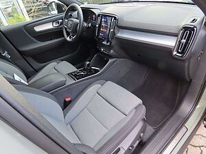 Volvo  Plus Dark 2WD