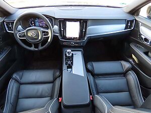 Volvo  B4 Plus Dark *AHK,360°, Standheizung. ..*
