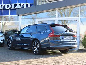 Volvo  B4 Plus Dark *AHK,360°, Standheizung. ..*