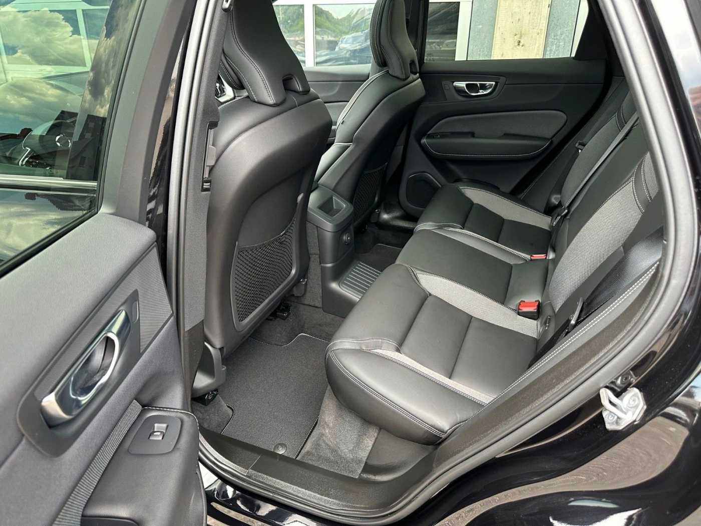 Volvo  T8 R-Design Recharge AWD mit Akku 18,8 kWh