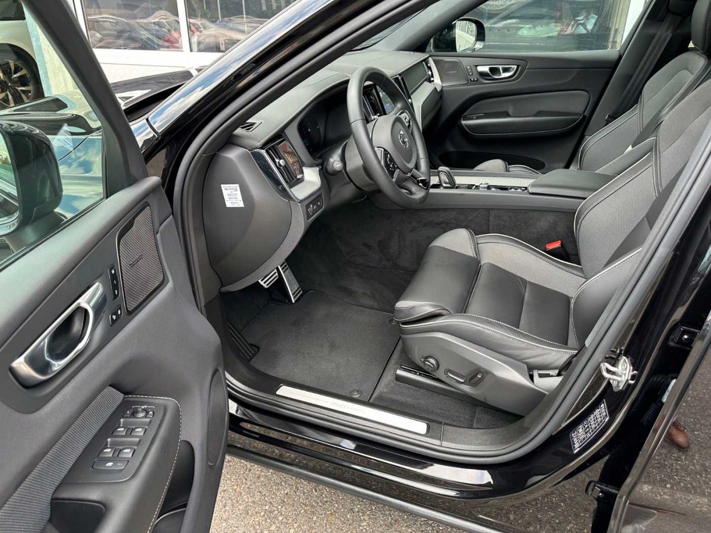 Volvo  T8 R-Design Recharge AWD mit Akku 18,8 kWh