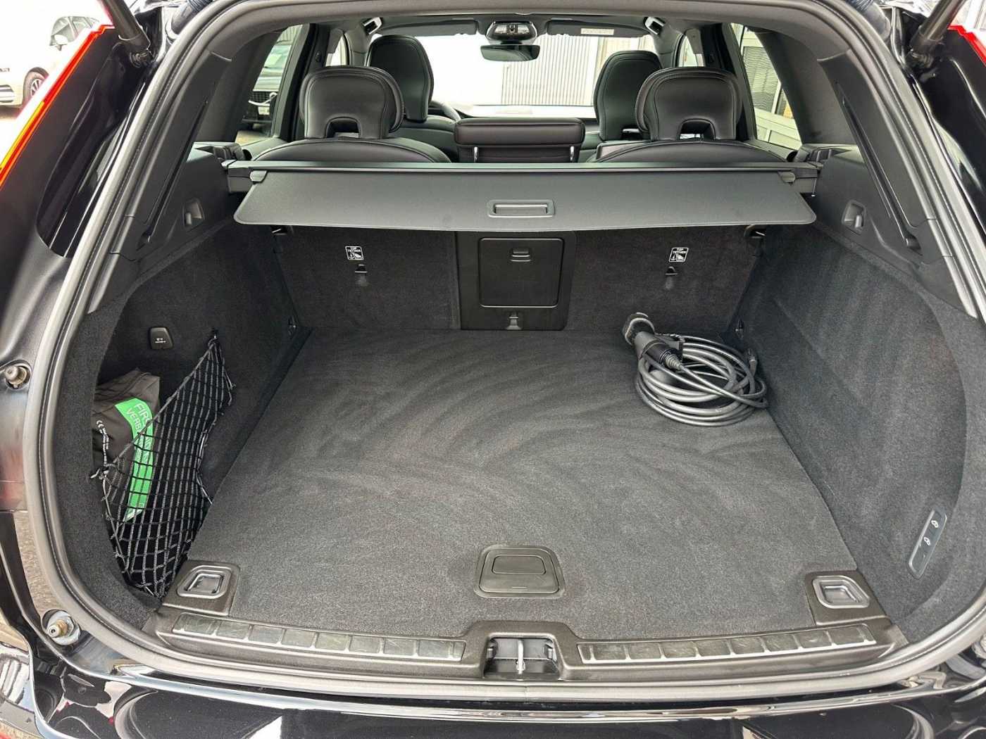 Volvo  T8 R-Design Recharge AWD mit Akku 18,8 kWh