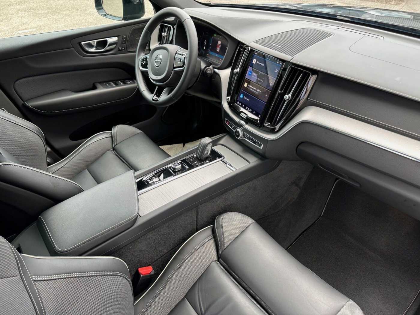 Volvo  T8 R-Design Recharge AWD mit Akku 18,8 kWh