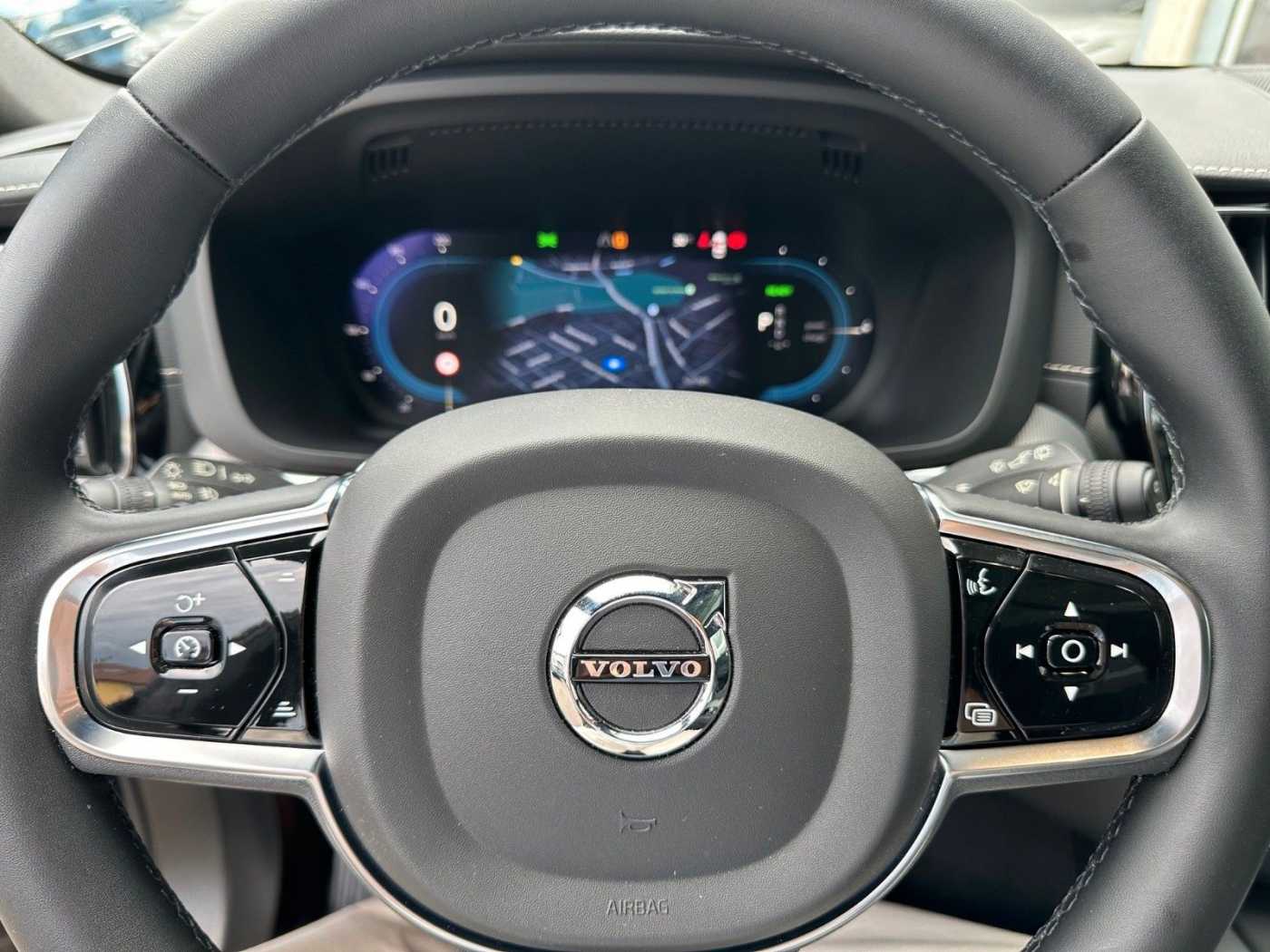 Volvo  T8 R-Design Recharge AWD mit Akku 18,8 kWh