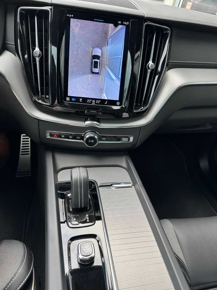 Volvo  T8 R-Design Recharge AWD mit Akku 18,8 kWh