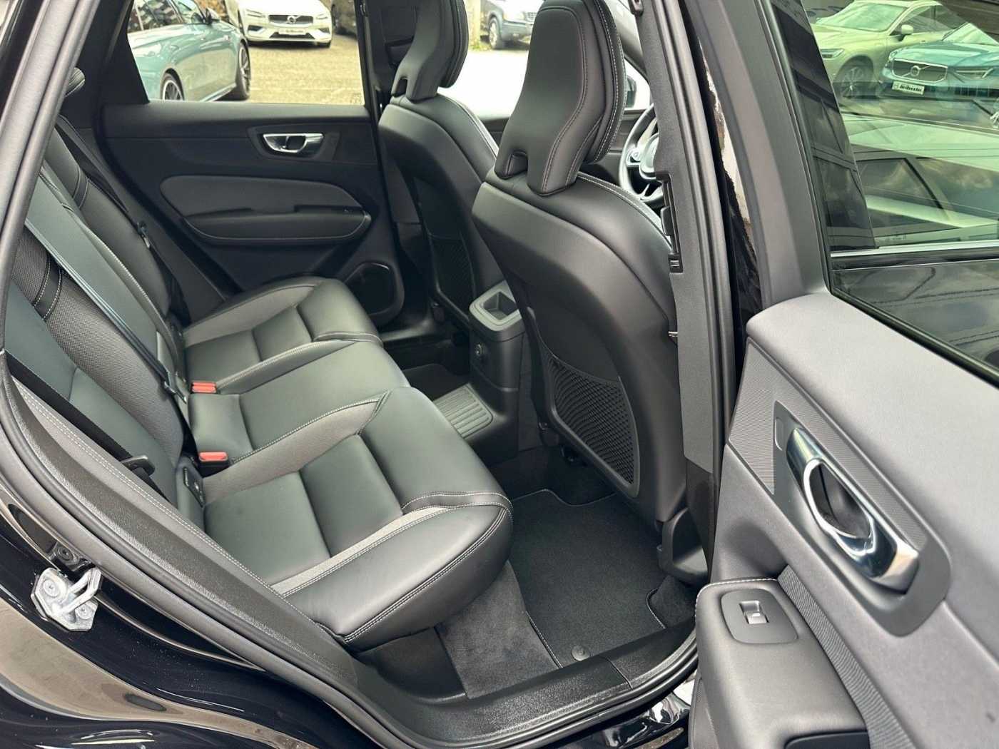 Volvo  T8 R-Design Recharge AWD mit Akku 18,8 kWh