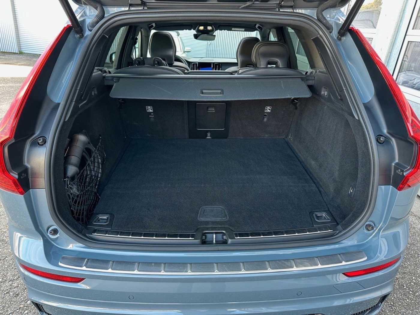 Volvo  T6 R-Design Recharge Plug-In Hybrid AWD