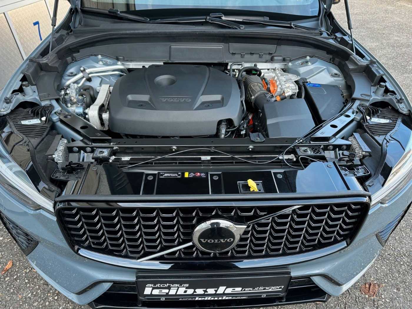 Volvo  T6 R-Design Recharge Plug-In Hybrid AWD