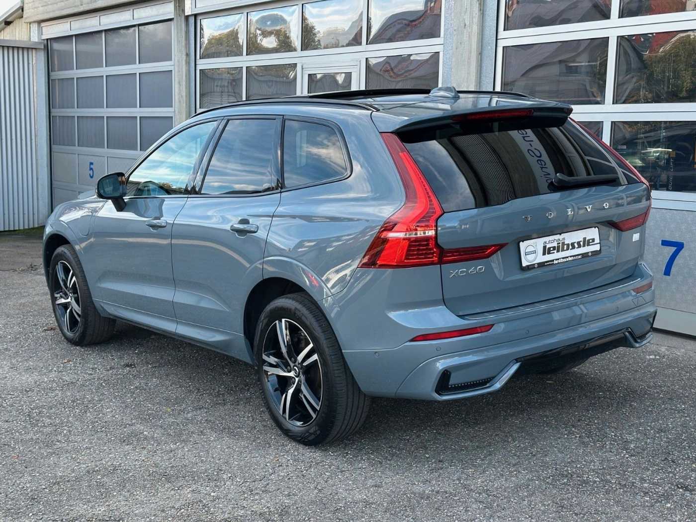 Volvo  T6 R-Design Recharge Plug-In Hybrid AWD