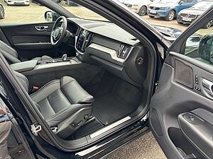 Volvo  T8 R-Design Recharge AWD mit Akku 18,8 kWh