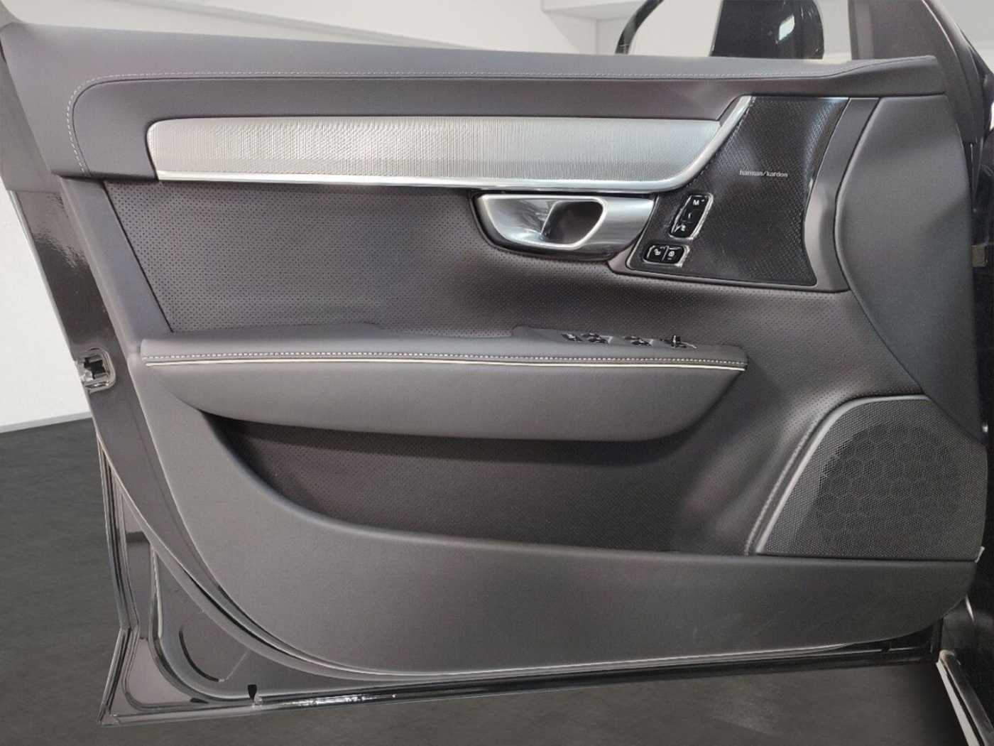 Volvo  Plus Dark Plug-In Hybrid AWD T6 EU6d Nappa L