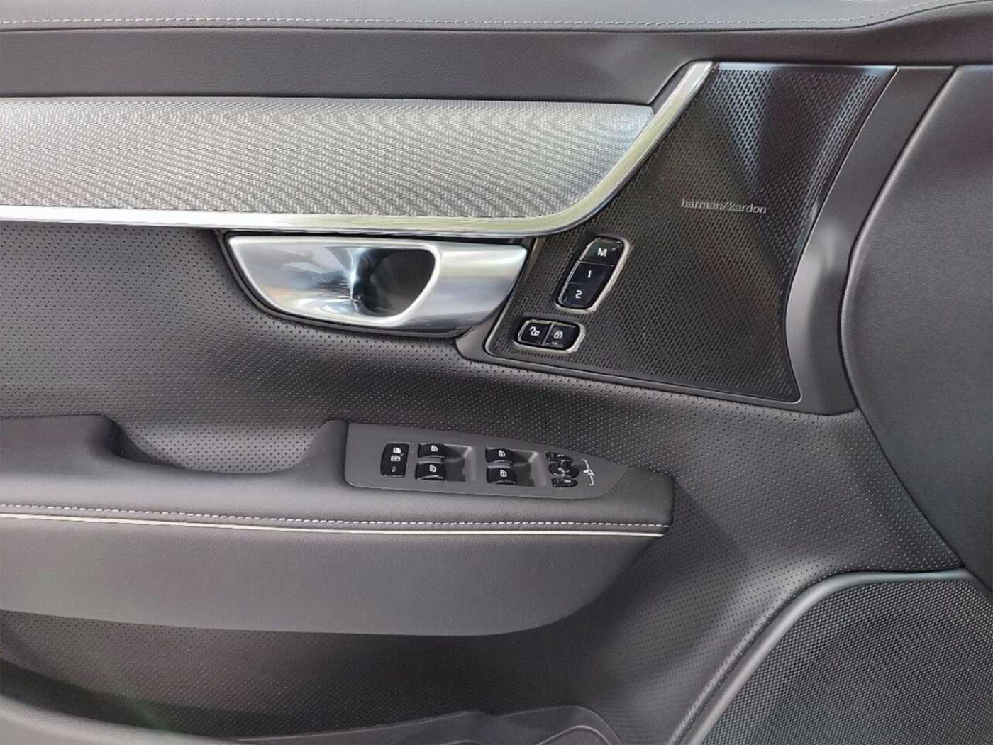 Volvo  Plus Dark Plug-In Hybrid AWD T6 EU6d Nappa L