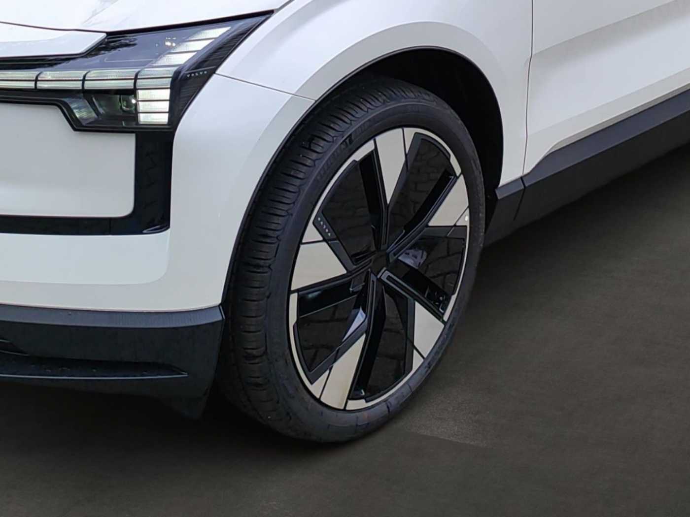 Volvo  Single Motor Extended Range Plus ***Pine***