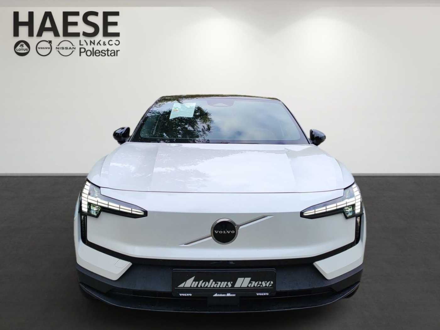 Volvo  Single Motor Extended Range Plus ***Pine***