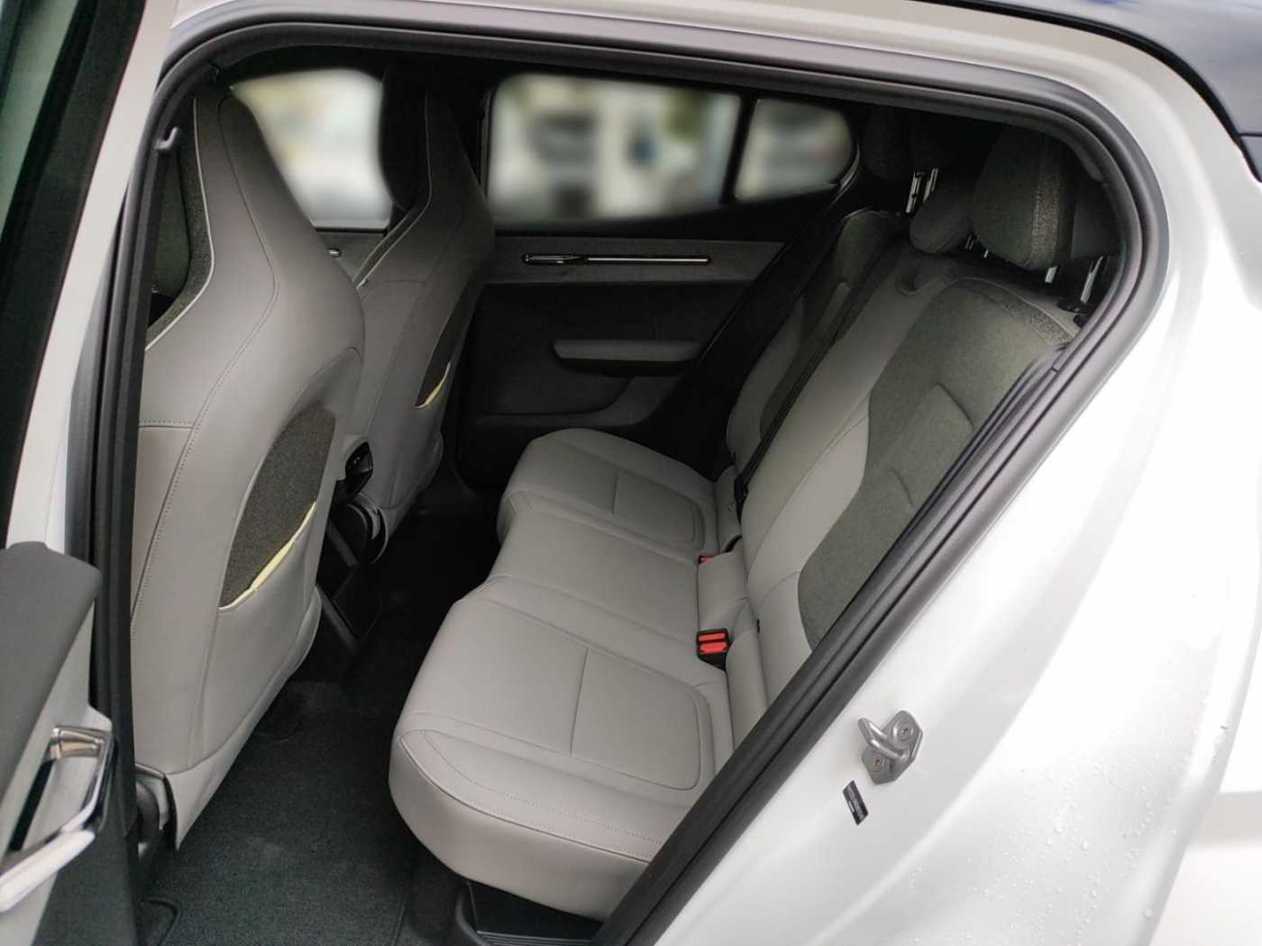 Volvo  Single Motor Extended Range Plus ***Pine***