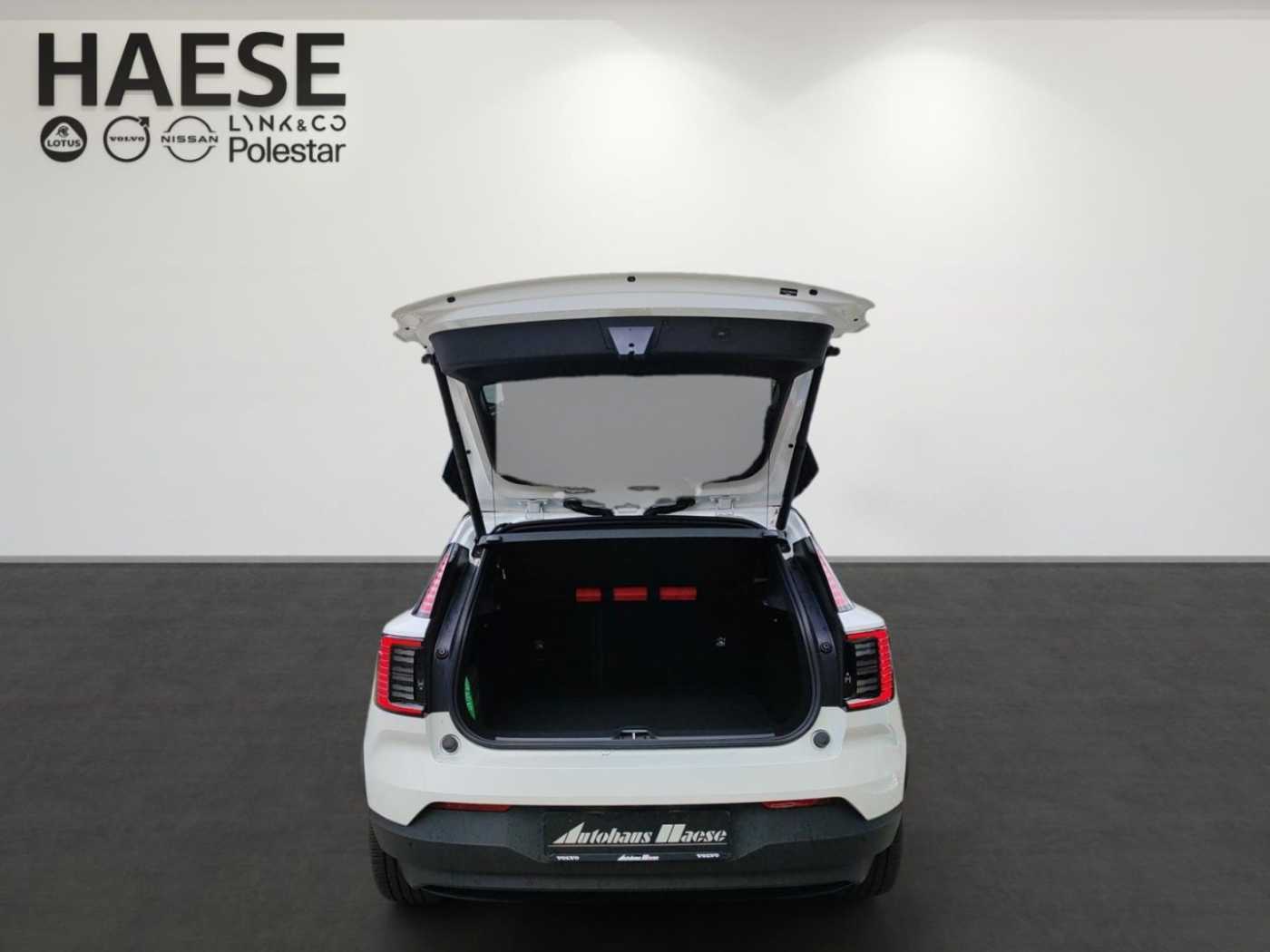 Volvo  Single Motor Extended Range Plus ***Pine***