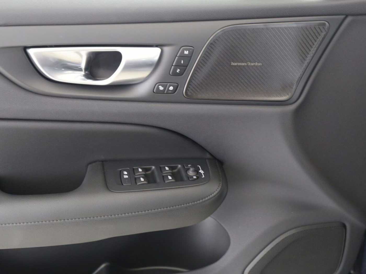 Volvo  T8 Ultimate Dark Recharge Plug-In Hybrid AWD