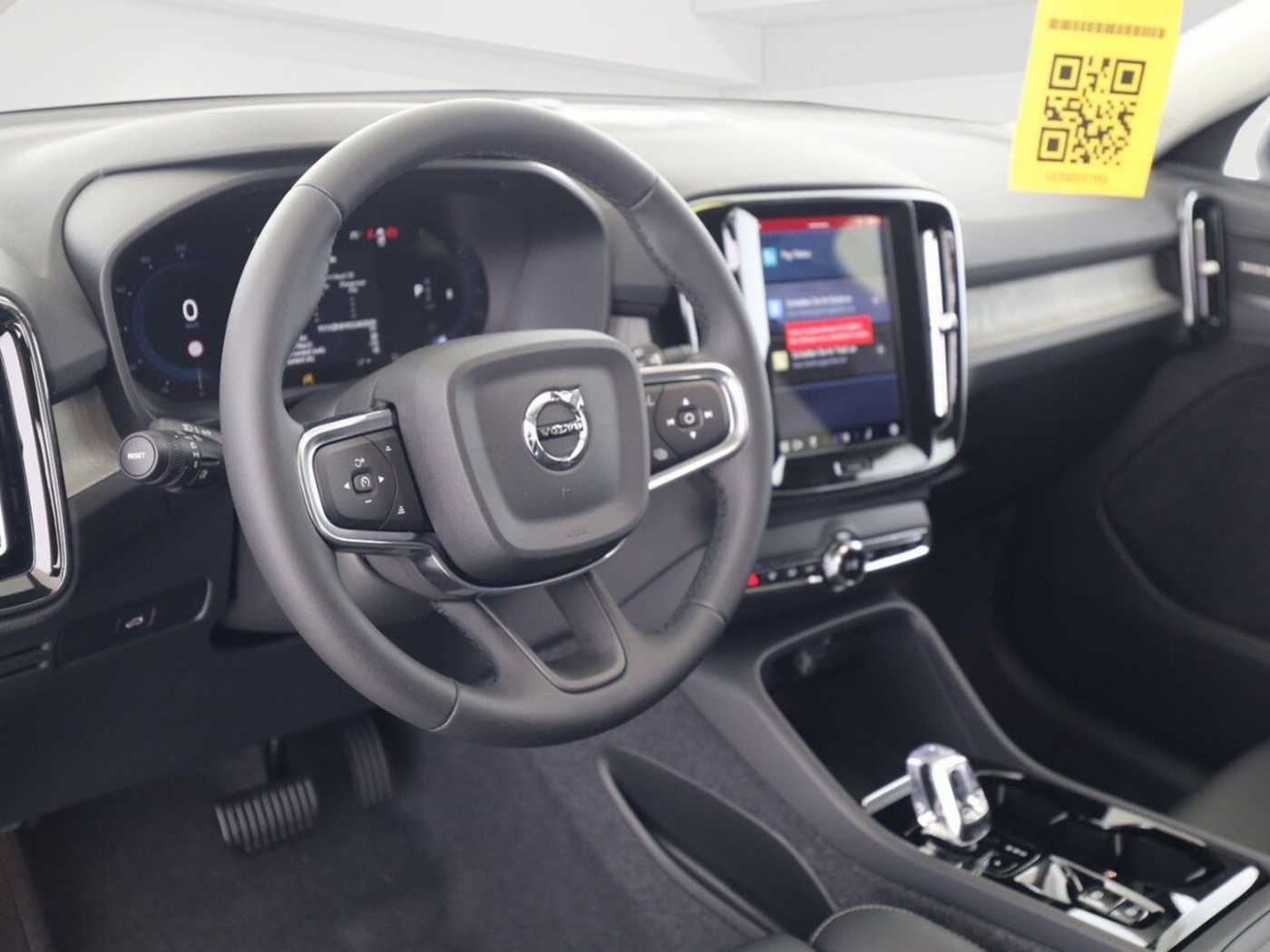 Volvo  Ultra Dark B4 EU6e Leder Digitales Cockpit
