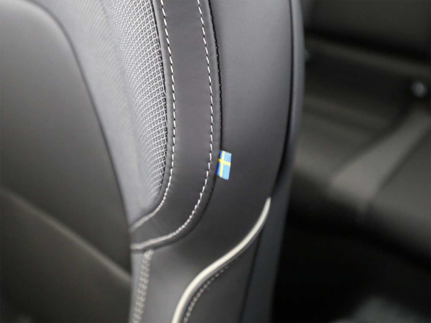 Volvo  T8 Ultimate Dark Recharge Plug-In Hybrid AWD