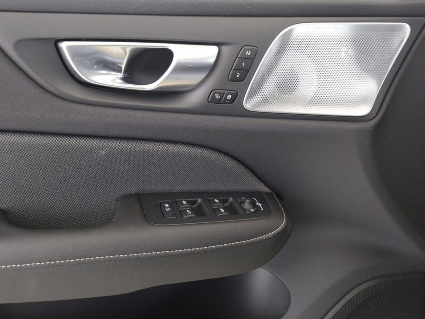 Volvo  T8 Ultimate Dark Recharge Plug-In Hybrid AWD