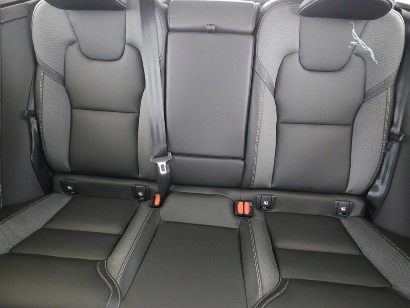 Volvo  T8 Ultra Black Edition Recharge Plug-In Hyb