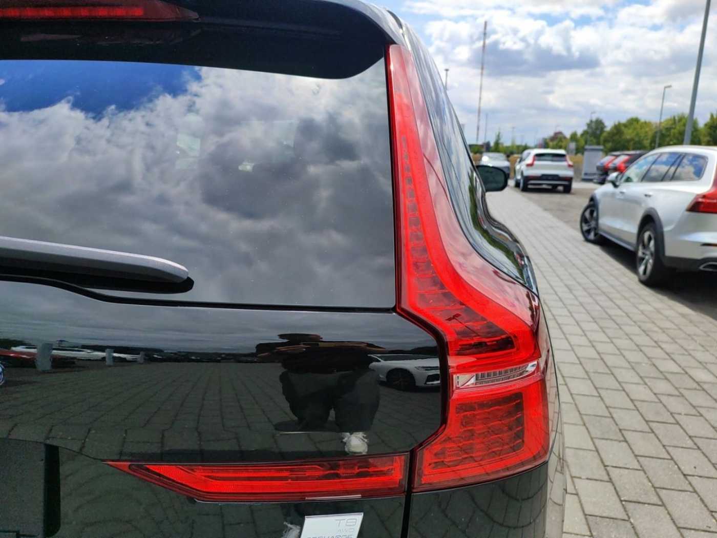 Volvo  T8 Ultra Dark Recharge Plug-In Hybrid AWD E