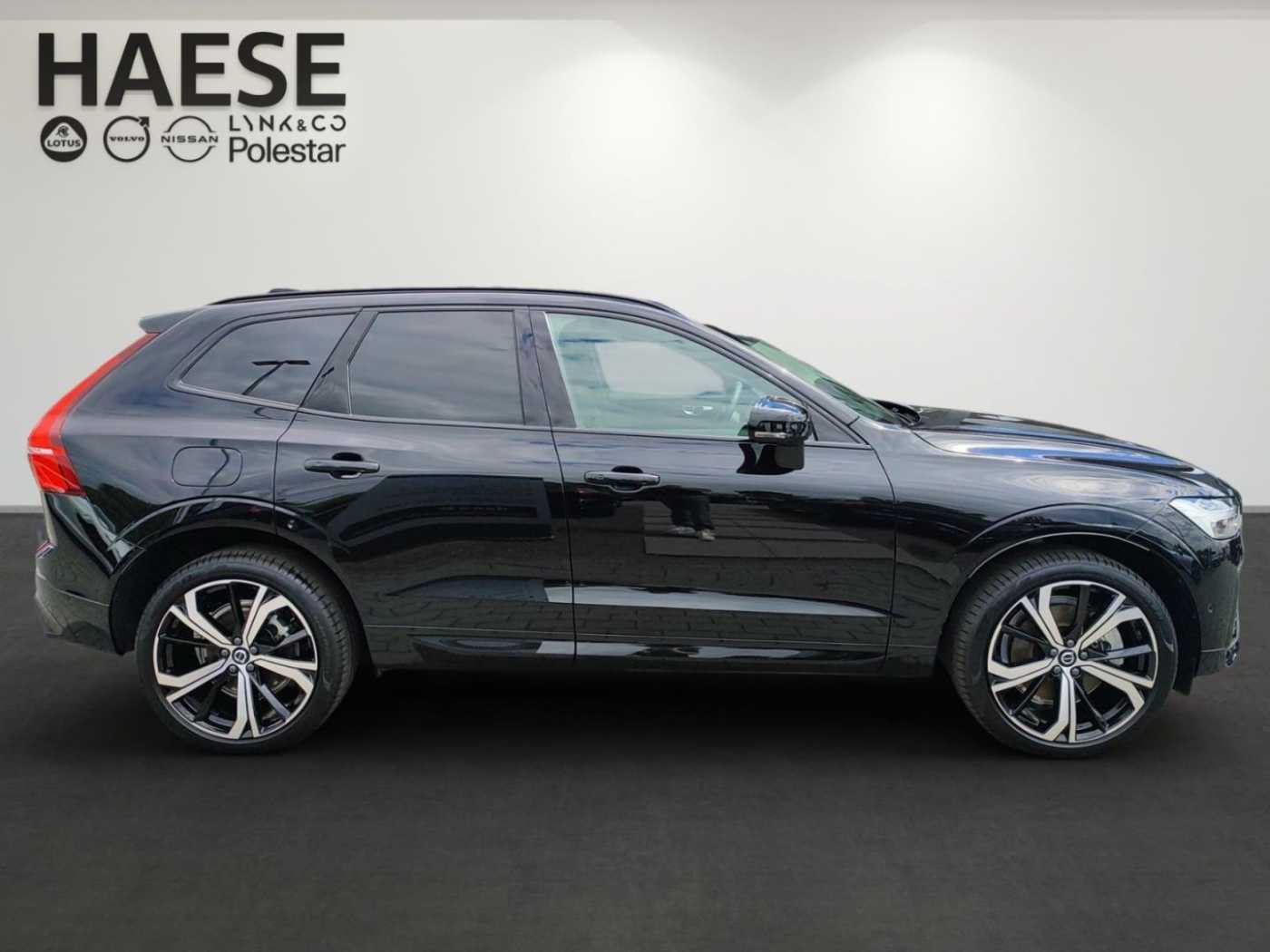 Volvo  T8 Ultra Dark Recharge Plug-In Hybrid AWD E