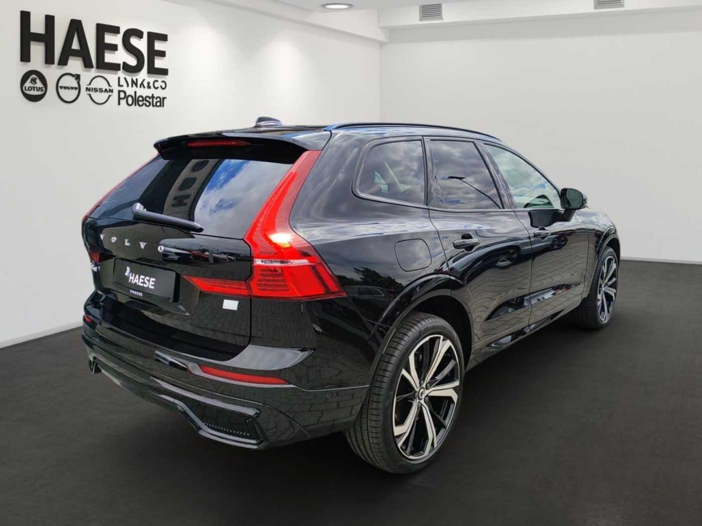 Volvo  T8 Ultra Dark Recharge Plug-In Hybrid AWD E