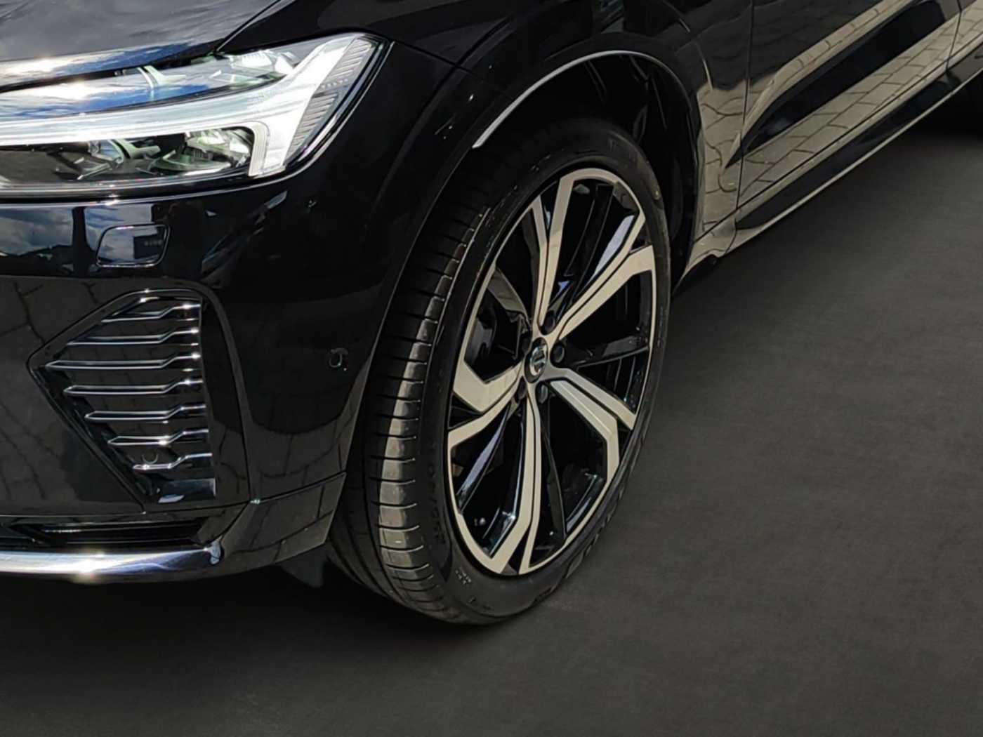 Volvo  T8 Ultra Dark Recharge Plug-In Hybrid AWD E