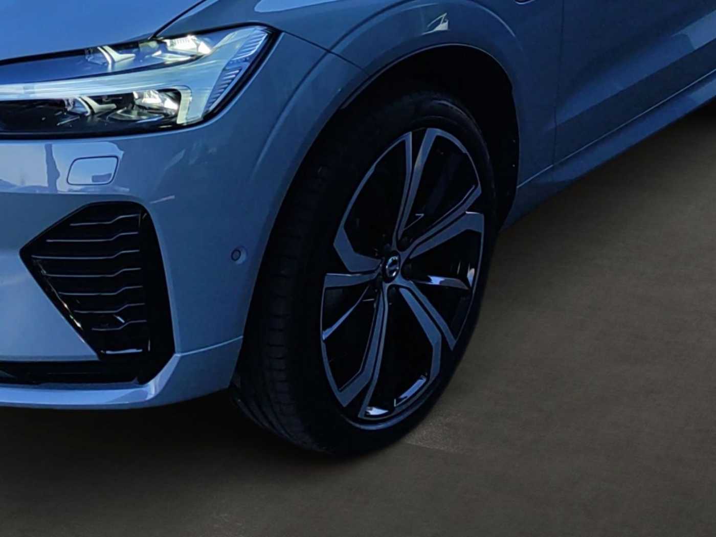 Volvo  T8 Ultra Dark Recharge Plug-In Hybrid AWD E